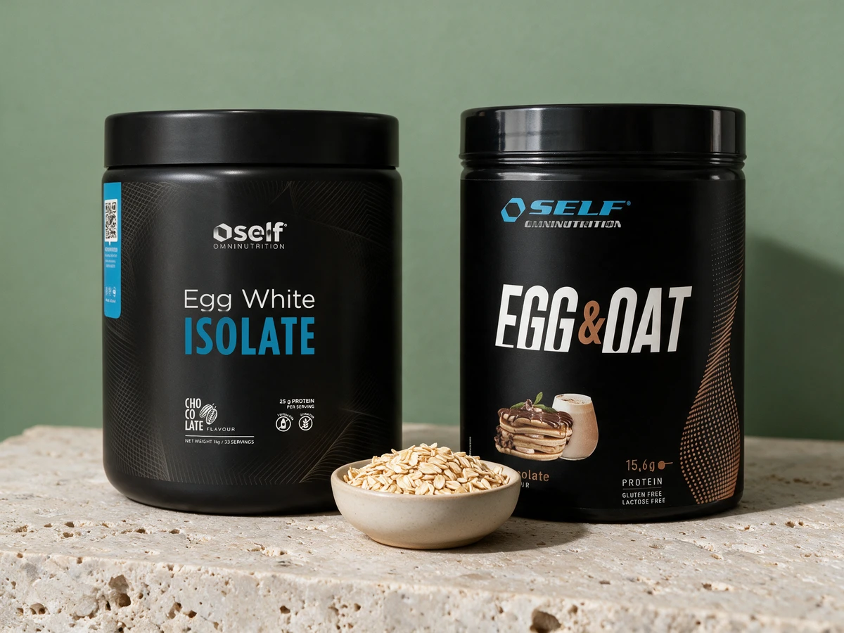 Self Egg White Isolate og Self Egg & Oat, med havregryn foran boksen som har havremel i