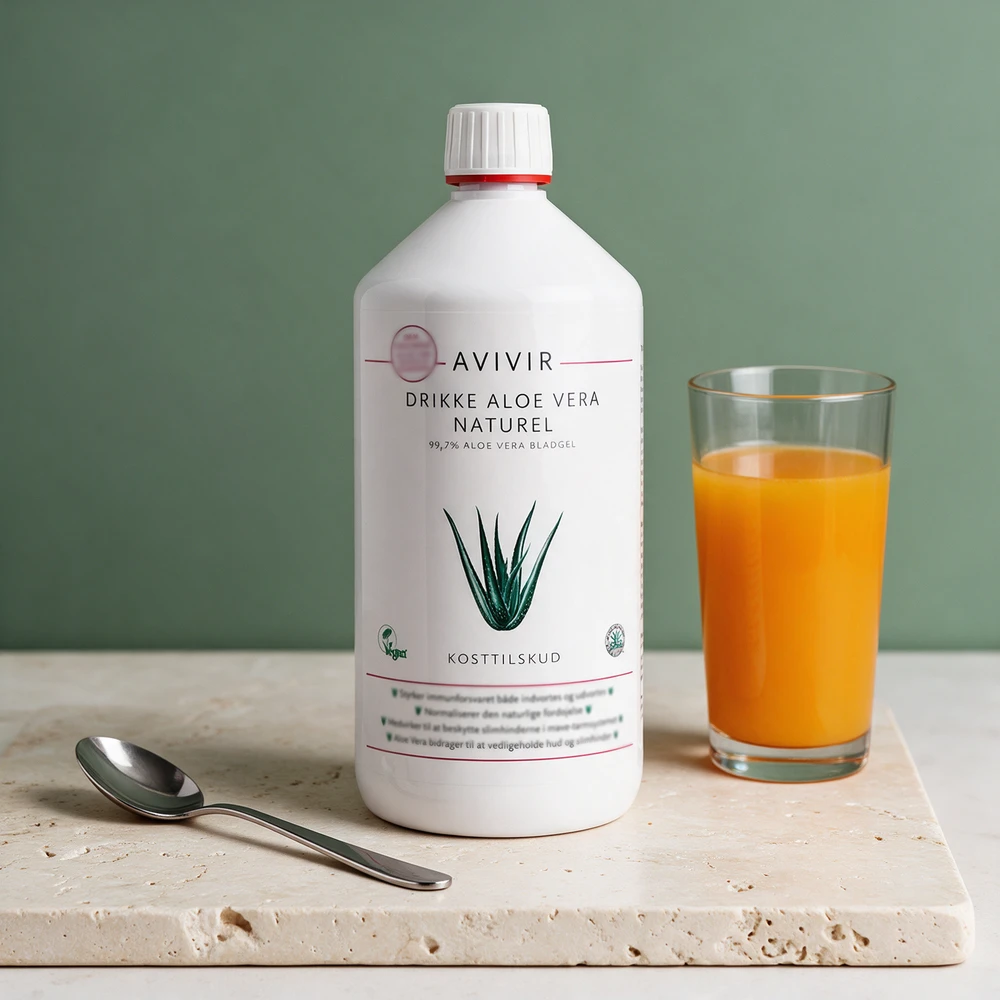 Avivir Drikke Aloe Vera Naturel, hvit literflaske med etiketten «99,7% aloe vera bladgel»