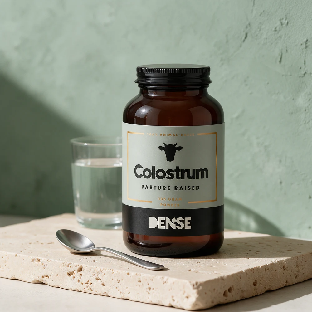 Dense Colostrum, glassboks med råmelkpulver
