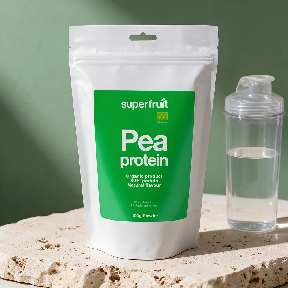 Superfruit Pea Protein, pose på 400 gram merket «80% protein» og «Natural flavour»