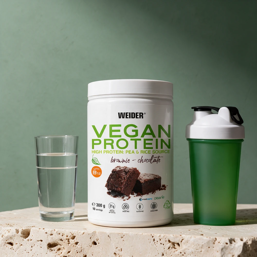 Weider Vegan Protein brownie-chocolate, boks merket «pea & rice source» og «with B12»