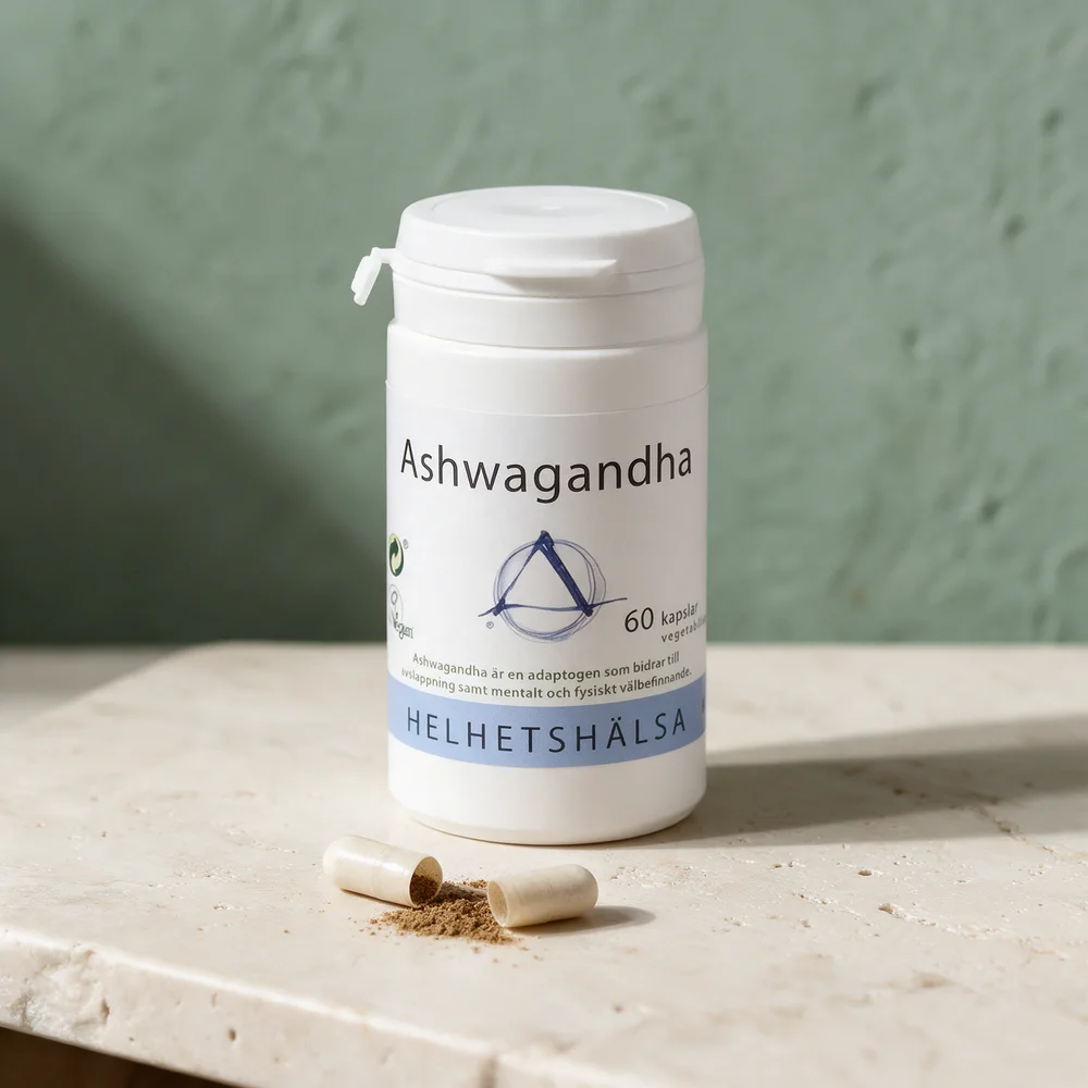 Helhetshälsa Ashwagandha med en kapsel som er delt, og brunt pulver ved siden av