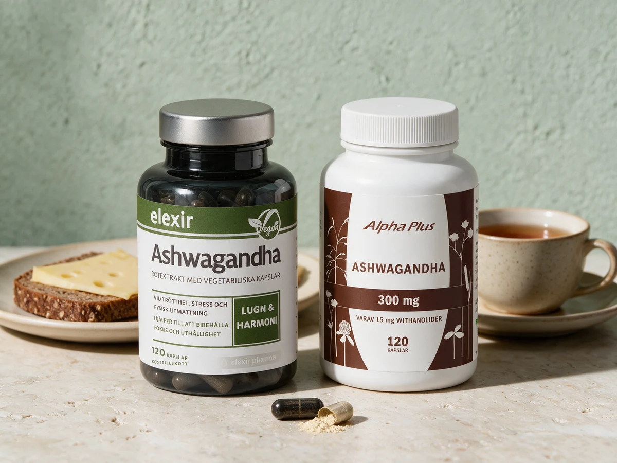 Elexir Pharma Ashwagandha og Alpha Plus Ashwagandha, to bokser med 120 kapsler, og en delt kapsel med lyst pulver