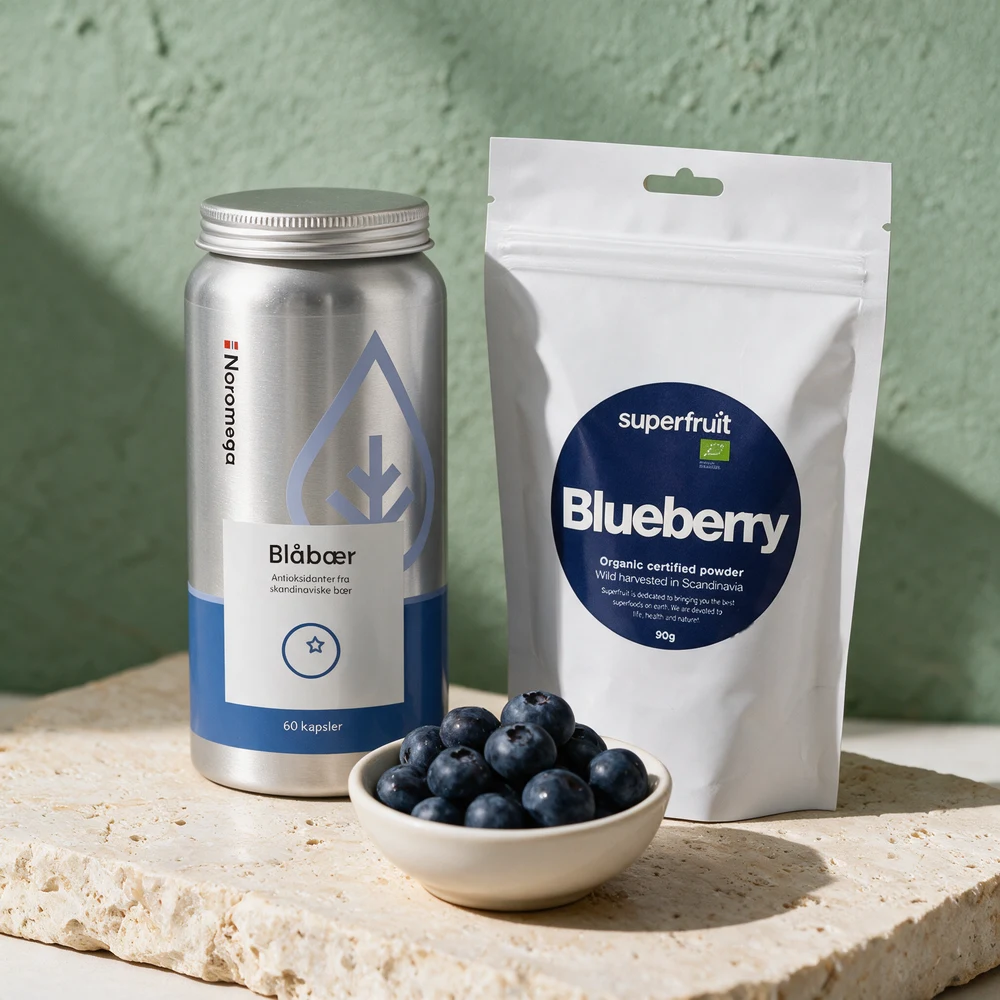 Noromega Blåbær, sølvfarget metallboks med 60 kapsler, og Superfruit Blueberry, hvit pose med 90 g pulver