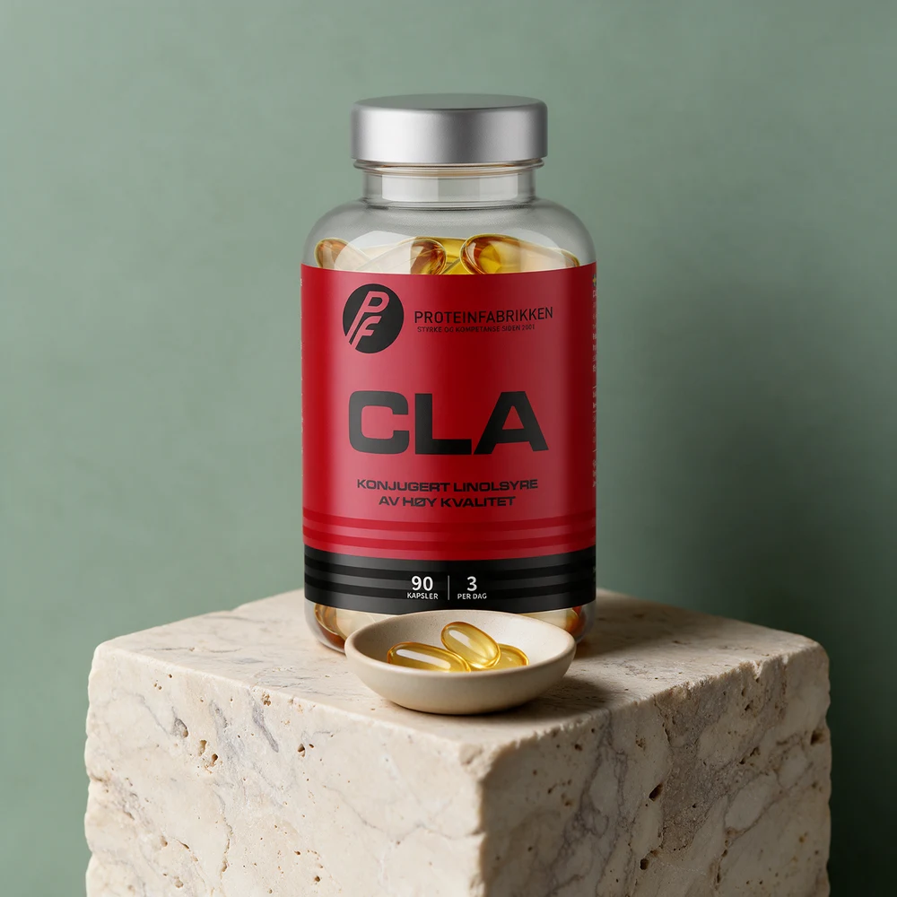 Proteinfabrikken CLA, 90 kapsler med «3 per dag» på etiketten, og tre softgels i en liten skål