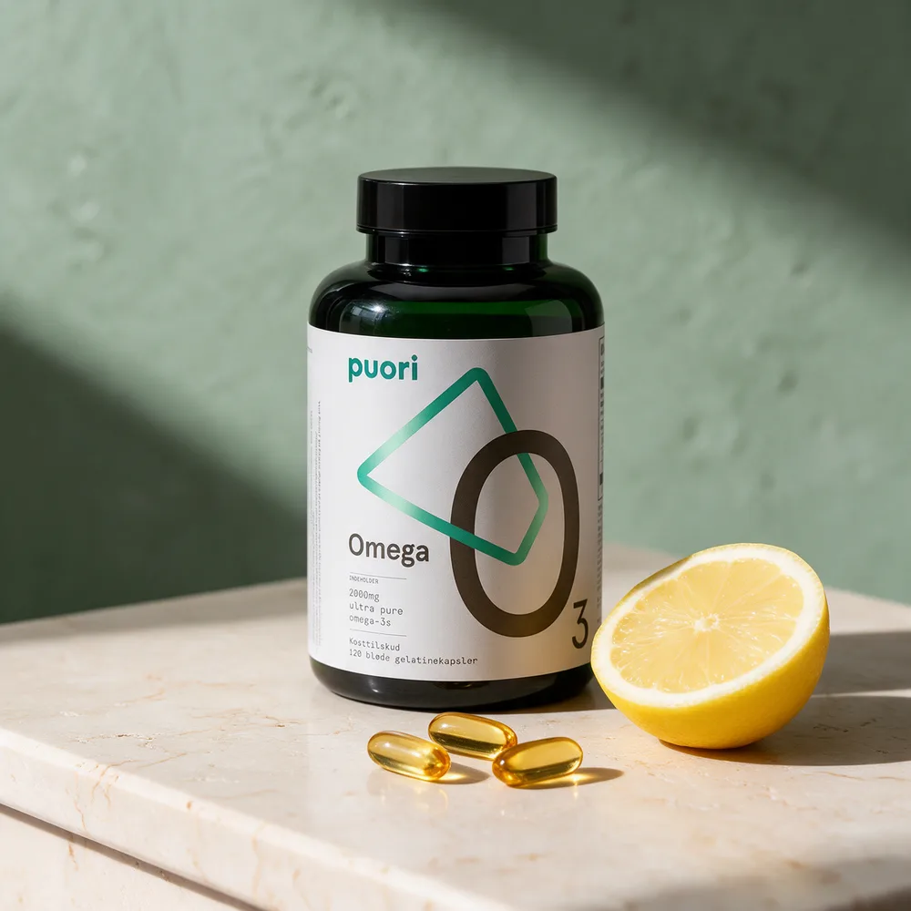 Puori O3 Omega-3 med tre kapsler og en halv sitron, smaken oljen er tilsatt