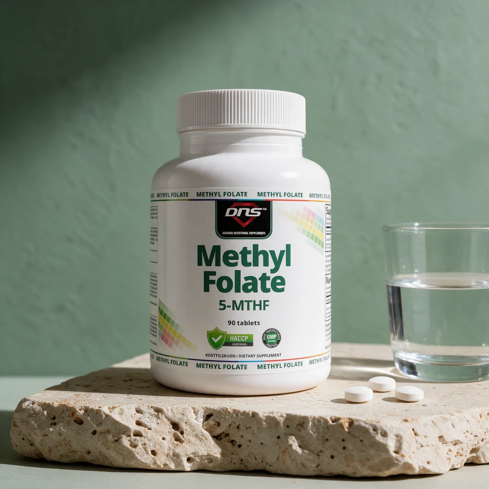 DNS Methyl Folate 5-MTHF, boks med 90 tabletter, og vannet den tas med