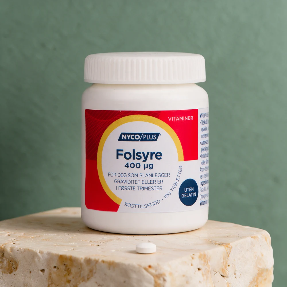 Nycoplus Folsyre 400 µg, boks merket «Uten gelatin» og «For deg som planlegger graviditet», med én tablett foran