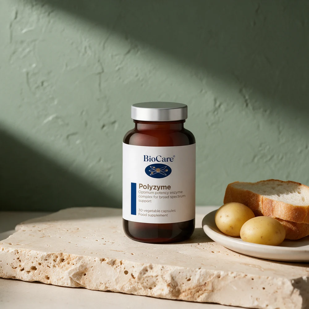 BioCare Polyzyme i brun glassboks, etiketten oppgir 30 vegetabilske kapsler