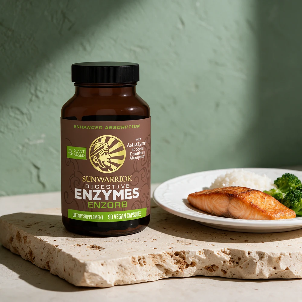 Sunwarrior Digestive Enzymes Enzorb i brun glassboks, etiketten nevner AstraZyme og veganske kapsler