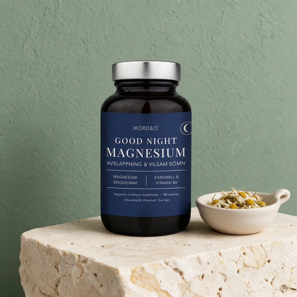 Nordbo Good Night Magnesium, glasskrukke med etikett som oppgir magnesiumbisglysinat, kamille og vitamin B6 og 180 kapsler