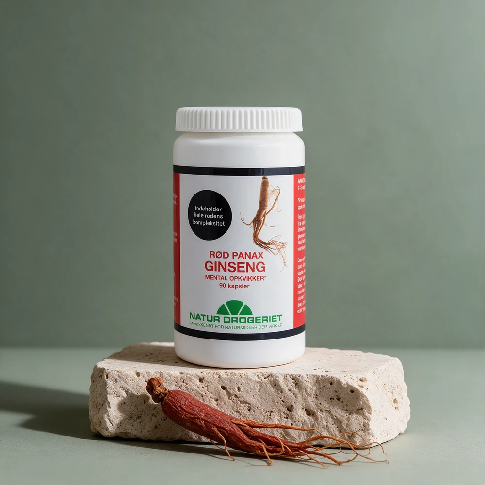 Natur-Drogeriet Rød Panax Ginseng i kapsler, med en rødbrun, dampet ginsengrot