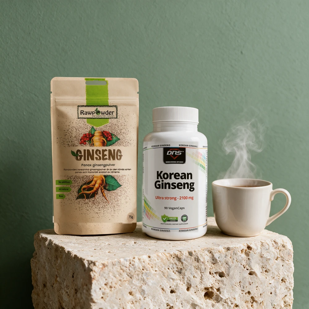 Rawpowder Panax ginsengpulver i pose og DNS Korean Ginseng i boks merket «Ultra strong – 2100 mg», med en kopp te