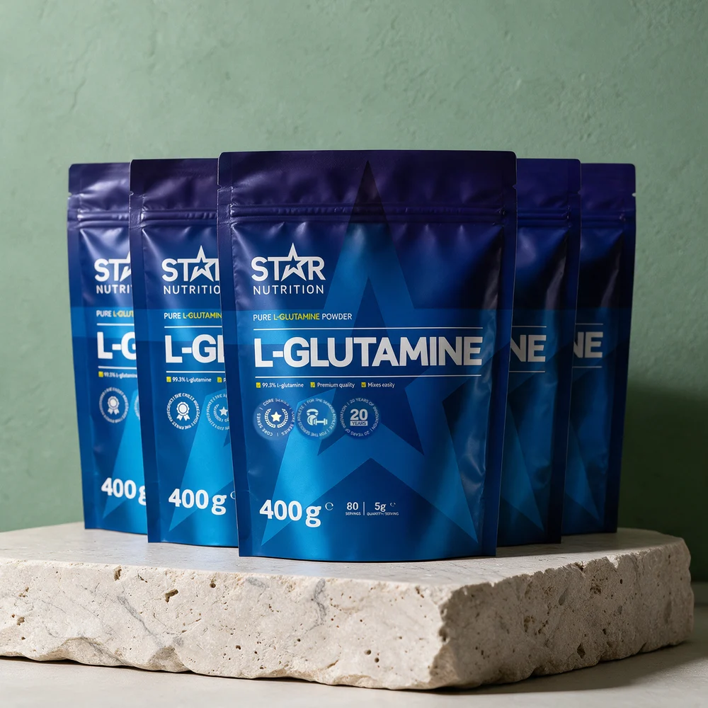 Fem blå poser Star Nutrition L-Glutamine à 400 g, én foran og fire bak