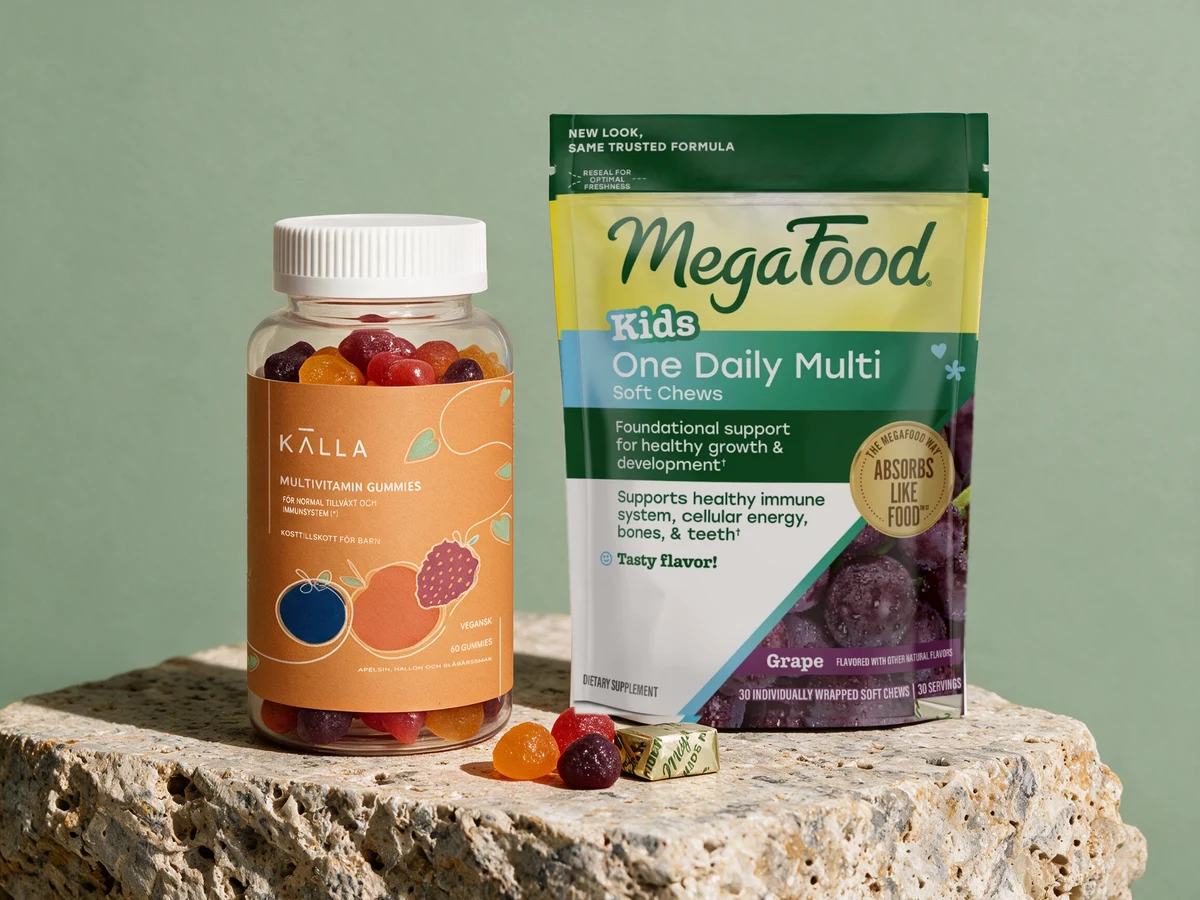 Källa Multivitamin Gummies og MegaFood Kids One Daily, de to som holder seg under barnegrensene