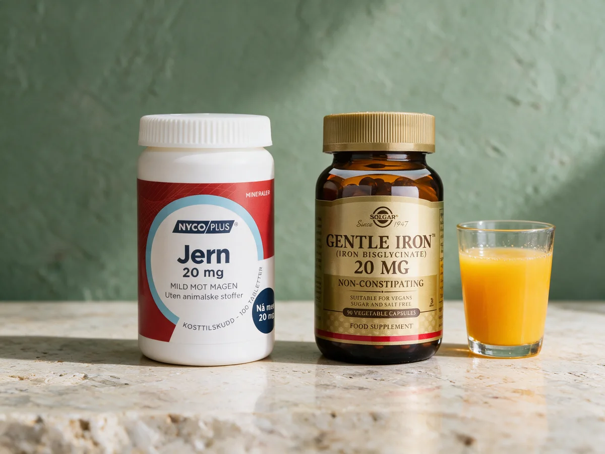 Nycoplus Jern 20 mg og Solgar Gentle Iron 20 mg ved siden av et glass appelsinjuice