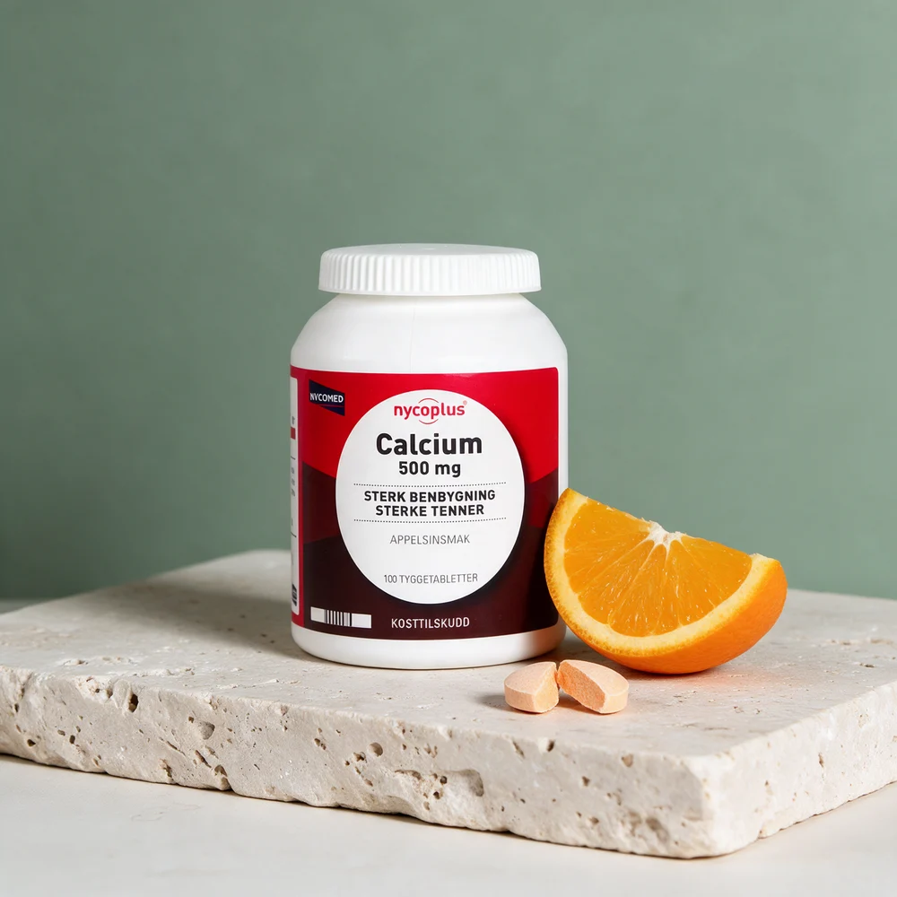 Nycoplus Calcium 500 mg tyggetabletter med appelsinsmak og en tablett delt i to