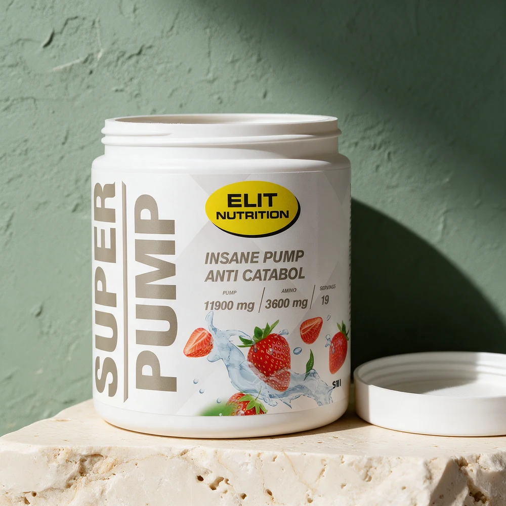 Elit Nutrition Super Pump Strawberry Fruit, hvit boks på 300 gram med lokket av og «Pump 11900 mg» og «Amino 3600 mg» på forsiden
