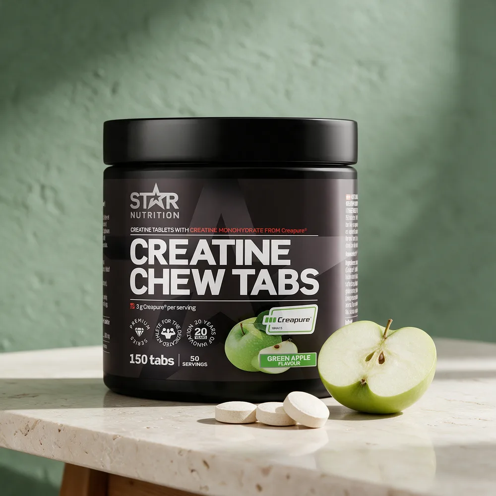 Star Nutrition Creatine Chew Tabs i svart boks med grønt eple, med tre hvite tyggetabletter og et halvt grønt eple foran