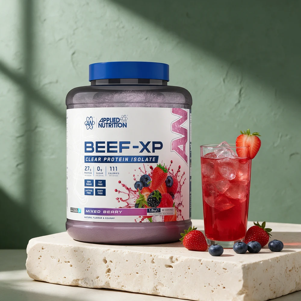 Applied Nutrition Beef-XP Clear og et glass klar drikk med isbiter