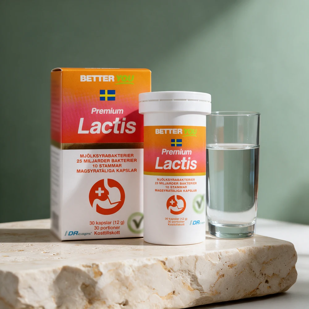 Better You Premium Lactis, eske og boks merket 25 miljarder bakterier og 10 stammar, ved et glass vann