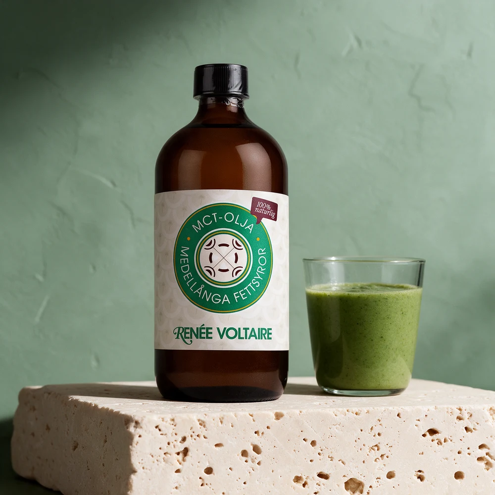 Renée Voltaire MCT Olje i brun flaske med en grønn smoothie i glass