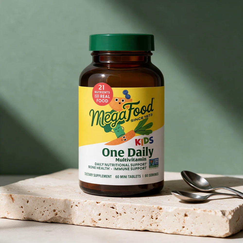 MegaFood Kids One Daily, brun glassflaske med grønt lokk og 60 minitabletter