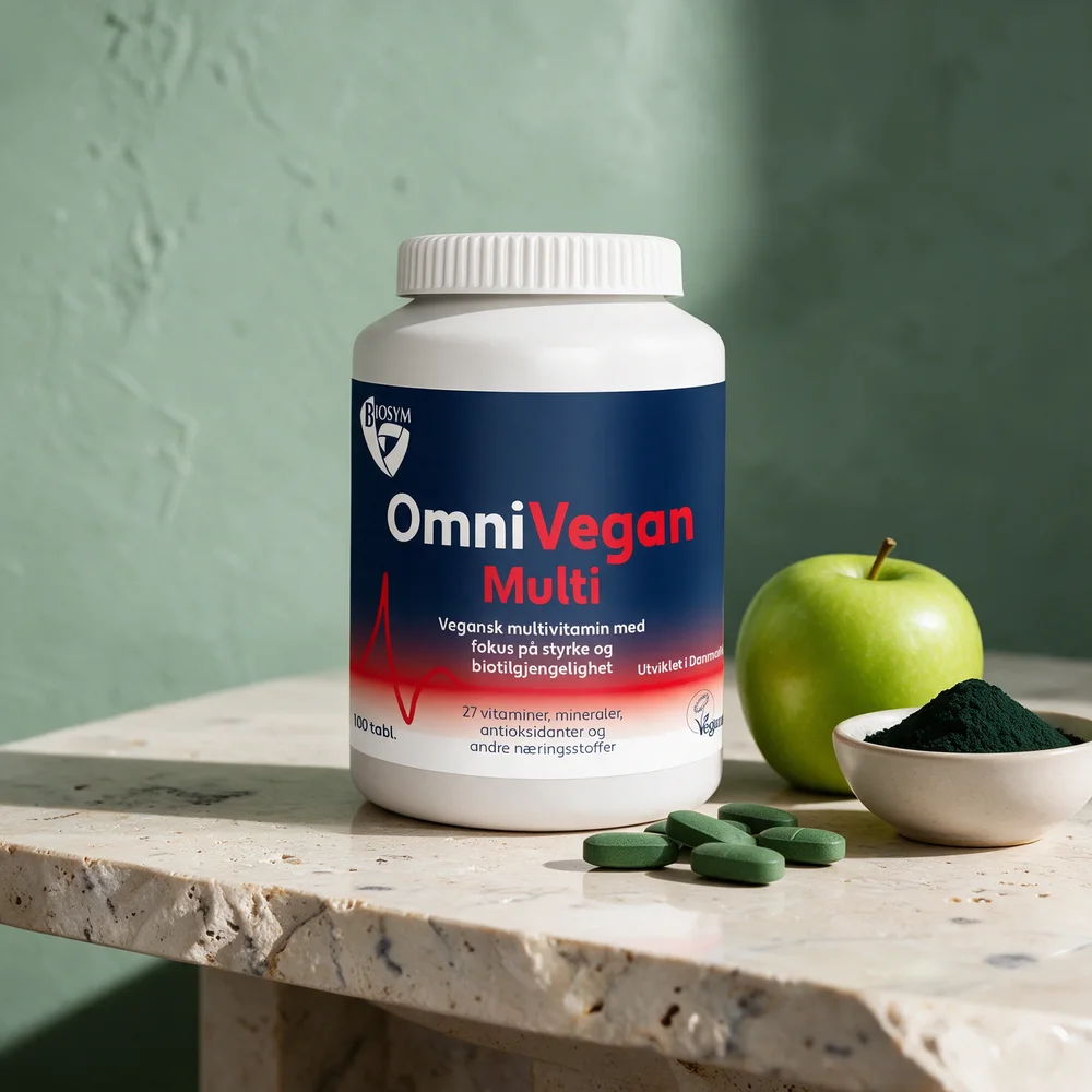 Biosym Omni Vegan Multi med de grønne, avlange tablettene foran boksen