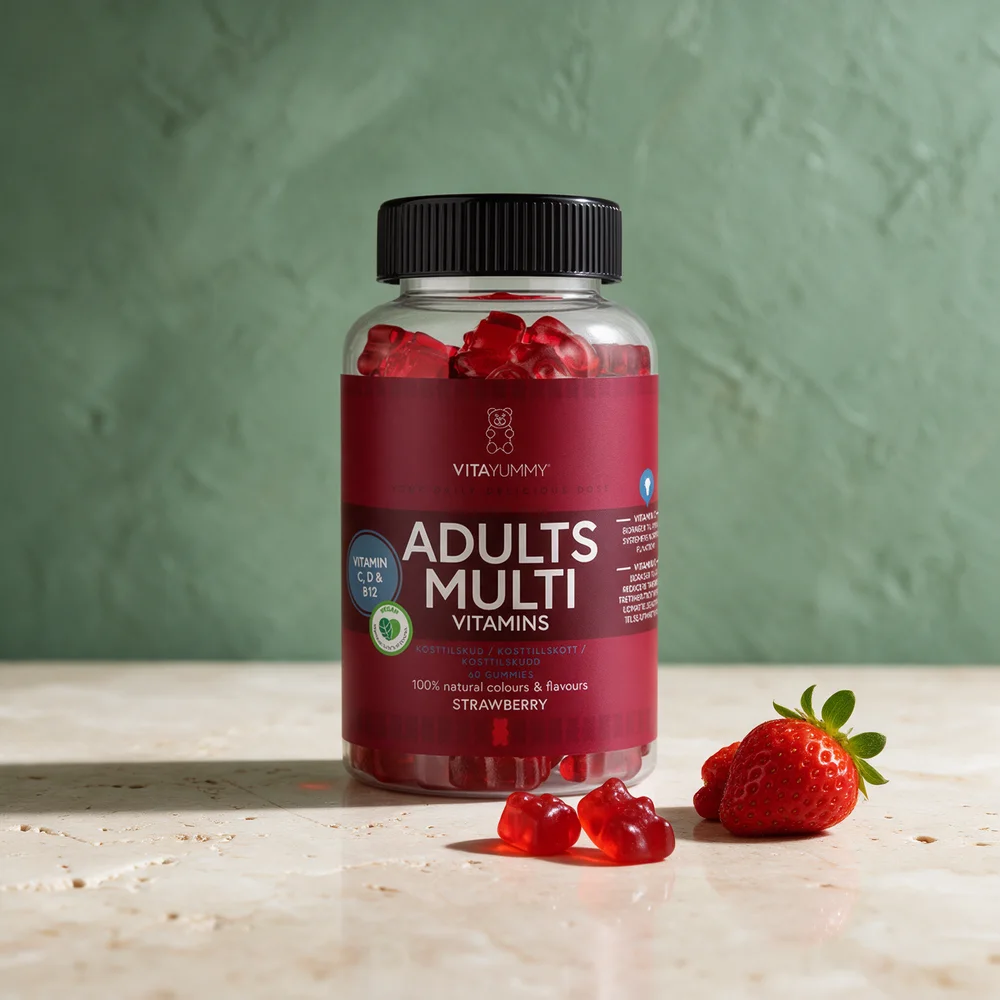 VitaYummy Multivitamin Voksen, boks med jordbærgummies og to røde bjørner foran