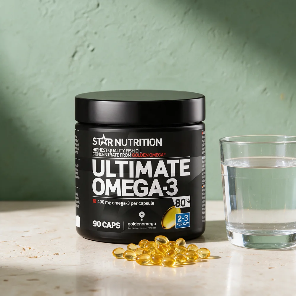 Star Nutrition Ultimate Omega-3 80 % med en klynge små kapsler foran boksen