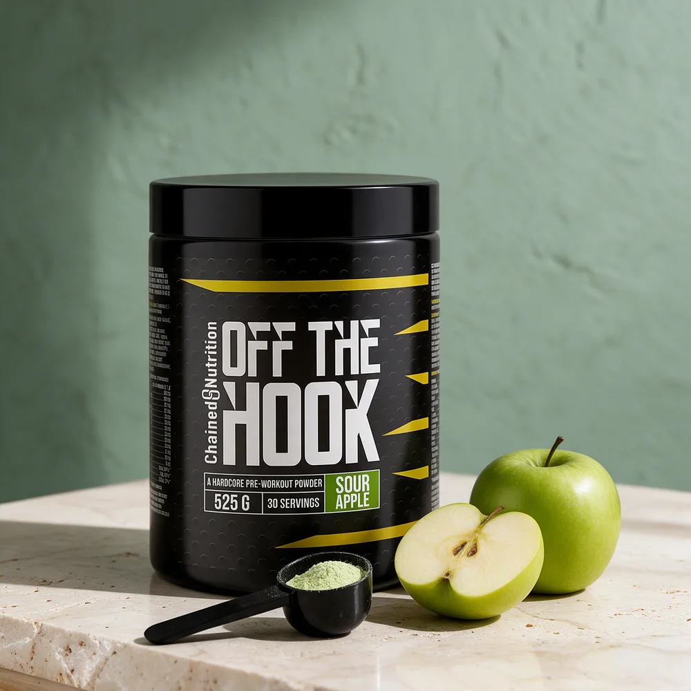 Chained Nutrition Off The Hook Sour Apple med en halv skje grønt pulver