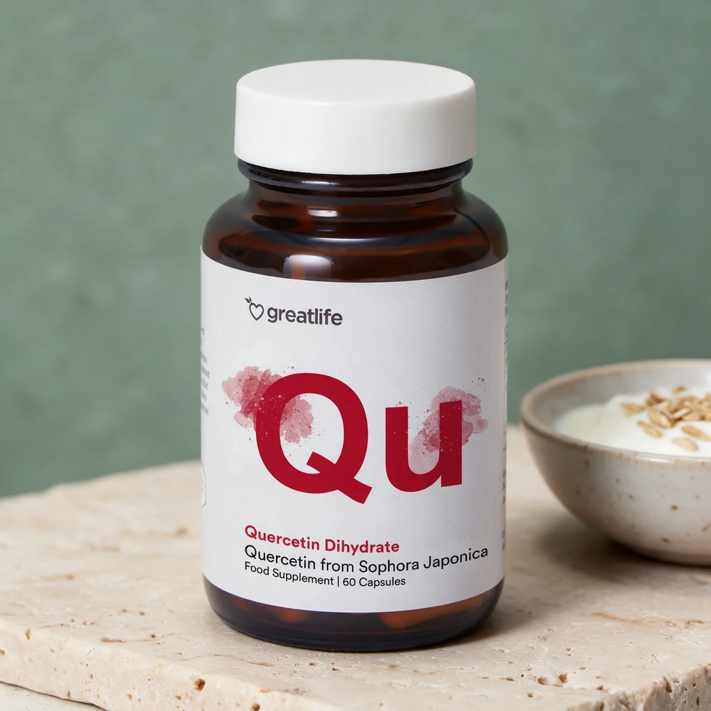 Greatlife Quercetin-dihydrat i brun glasskrukke med hvitt lokk og stor rød Qu på etiketten, 60 kapsler