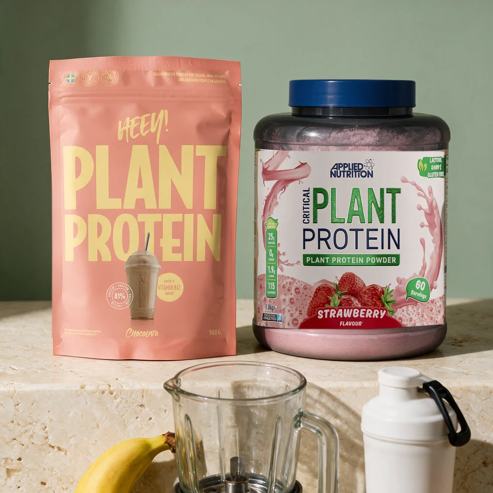 Heey! Vegansk Protein og Applied Nutrition Critical Plant Protein med en blender og en shaker