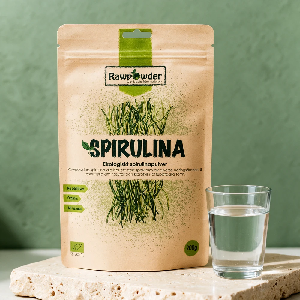 Rawpowder Økologisk Spirulinapulver, 200 g pose og et glass vann