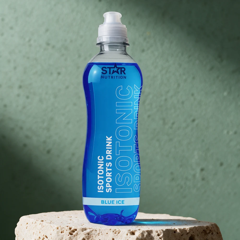 Star Nutrition Isotonic Sports Drink Blue Ice i halvliterflaske med sportskork