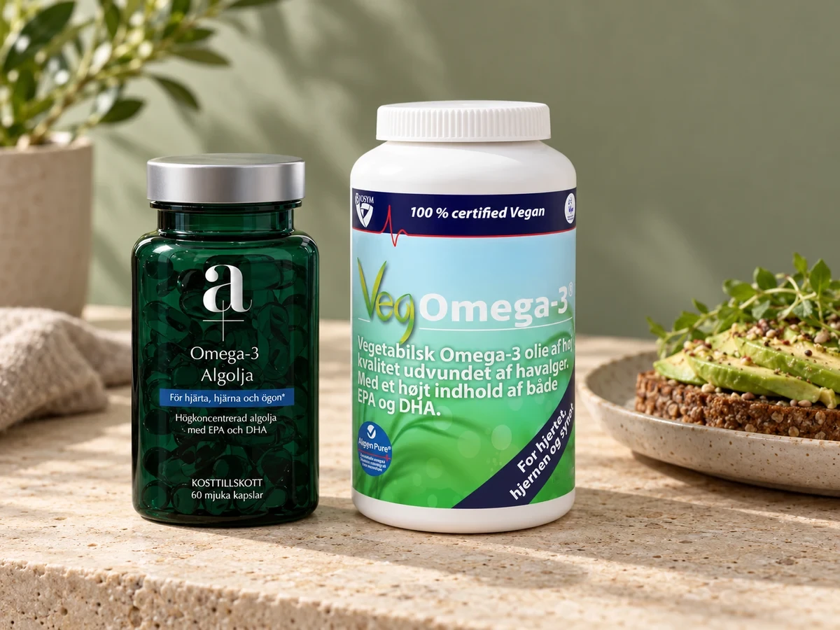 A+ Omega-3 algeolje og Biosym OmniOmega Veg O-3, to algeoljer med 250 mg DHA og 125 mg EPA per kapsel