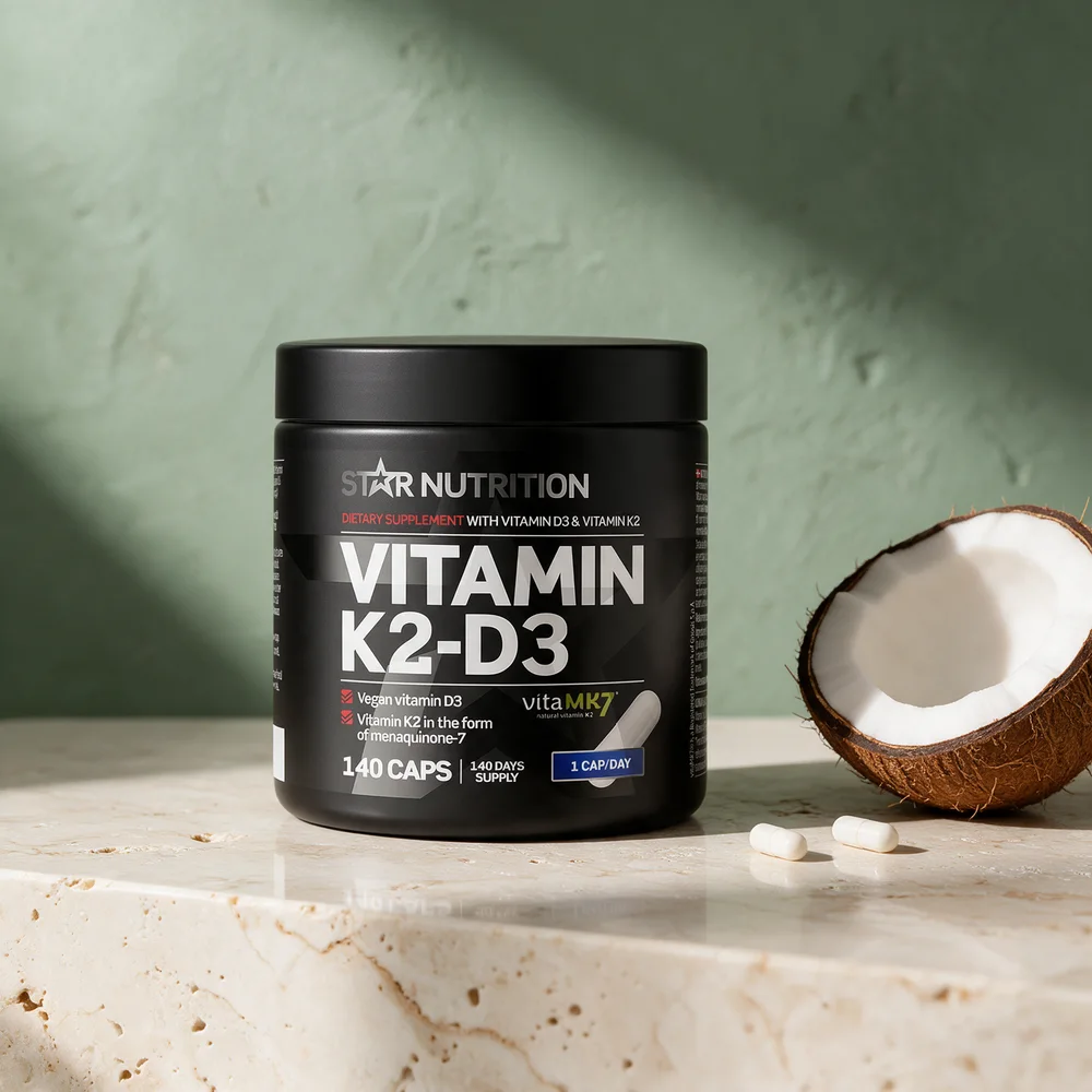 Star Nutrition Vitamin K2-D3 i boks med 140 kapsler og et par kapsler foran