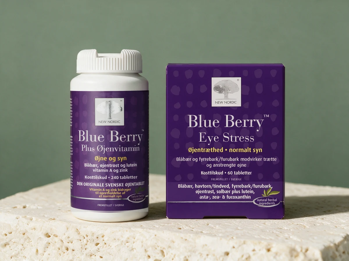 New Nordic Blue Berry Plus og New Nordic Blue Berry Eye Stress, en boks og en eske der vitamin A er retinylacetat