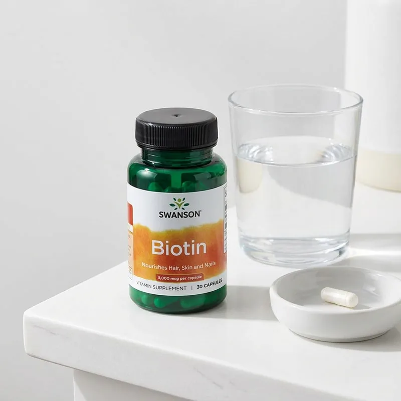 Swanson Biotin 5000 mcg, 30 kapsler i hverdagsmiljø